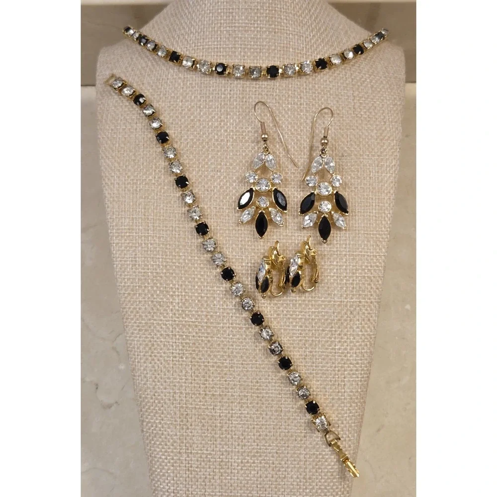 Vintage Trifari Rhinestone Jewelry Set, Choker, Earrings,‎ Bracelet - Signed